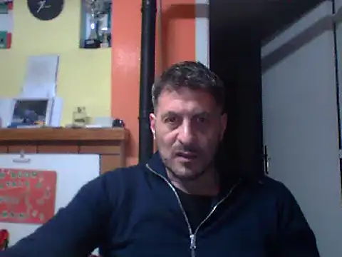 Snapshot of colosone chatting on March 13, 2025, 7:39 pm colosone online show from March 13, 2025, 7:39 pm