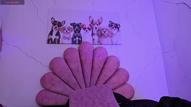 Snapshot of Violett_hott_ chatting on January 7, 2026, 12:51 pm Violett hott online show from January 7, 2026, 12:51 pm