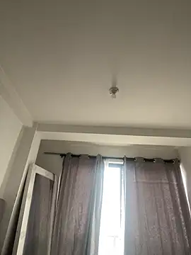 Violett hott  online show from May 26, 2026, 12:23 pm