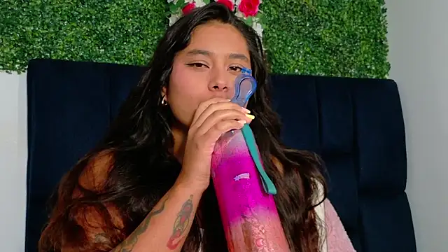 AnnaSmiles online show from April 14, 2026, 9:43 pm