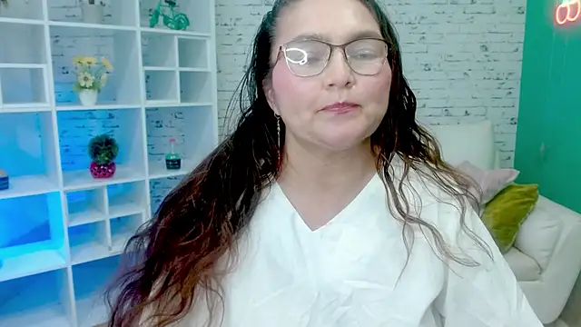 Snapshot of elena_milf1 chatting on January 8, 2026, 6:10 pm elena milf1 online show from January 8, 2026, 6:10 pm