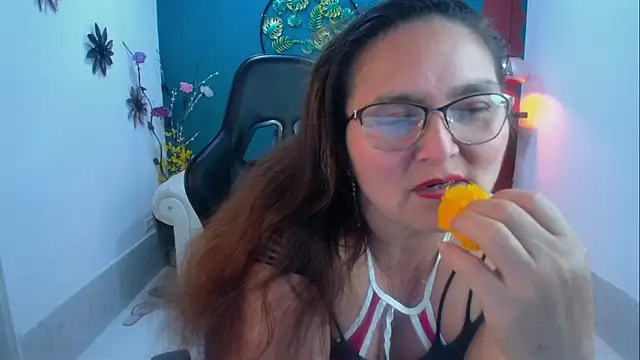 Snapshot of elena_milf1 chatting on January 14, 2026, 5:51 pm elena milf1 online show from January 14, 2026, 5:51 pm