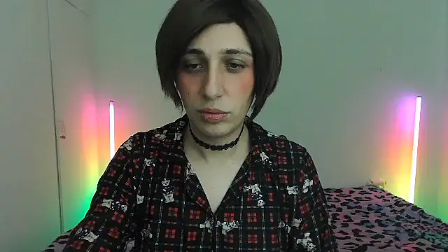 HoneyValentine online show from February 19, 2026, 8:05 pm