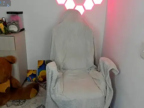 emillyaqua online show from January 8, 2026, 9:06 pm