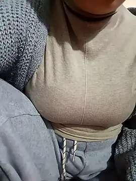 Snapshot of Tulip_Giang chatting on January 7, 2026, 3:25 pm Tulip Giang online show from January 7, 2026, 3:25 pm