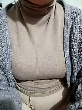 Snapshot of Tulip_Giang chatting on January 13, 2026, 4:34 pm Tulip Giang online show from January 13, 2026, 4:34 pm