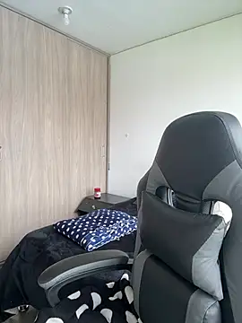 crystal dlun online show from February 6, 2026, 3:15 pm