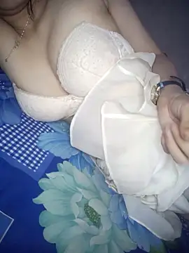 -Nicole-e online show from February 3, 2026, 2:53 am