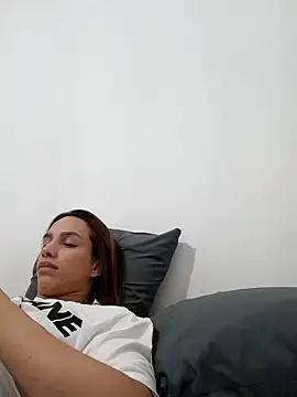 ofjuliaa online show from March 17, 2026, 10:07 am