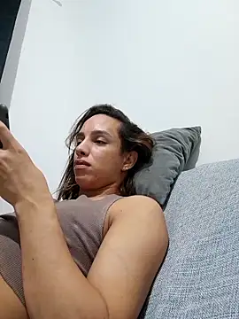 ofjuliaa online show from April 16, 2026, 12:55 am