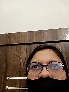 piryasharma005 online show from February 12, 2026, 6:36 pm