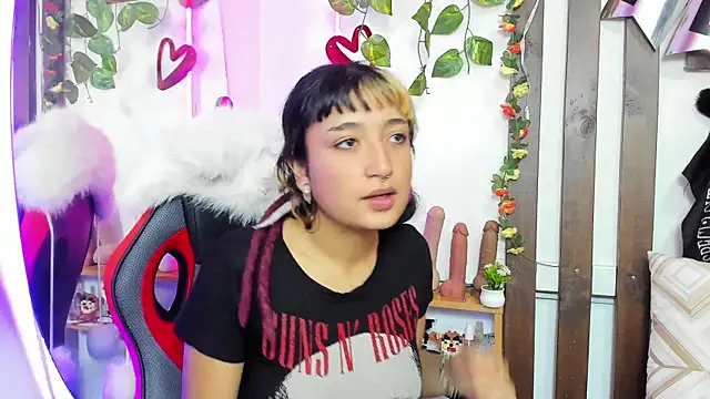 MeowMota  online show from June 25, 2026, 6:23 pm