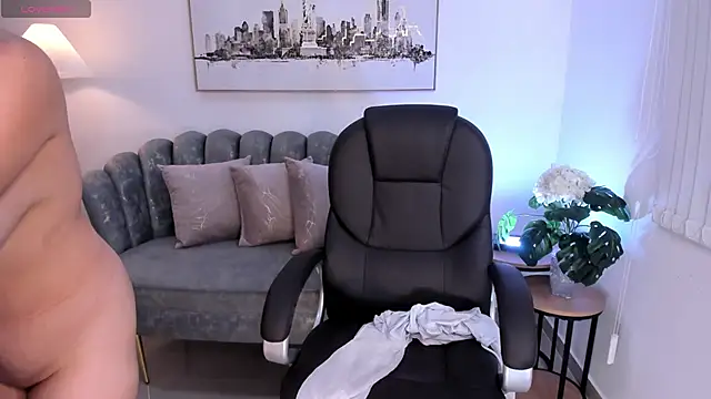 Snapshot of thiara_scarlet_ chatting on February 24, 2026, 8:18 pm thiara scarlet online show from February 24, 2026, 8:18 pm