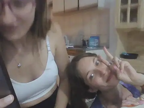 Snapshot of Noracherry chatting on January 12, 2026, 11:43 pm Noracherry online show from January 12, 2026, 11:43 pm