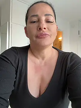 Maya-www online show from March 1, 2026, 3:58 pm