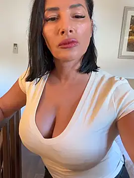 Maya-www online show from April 19, 2026, 3:00 pm