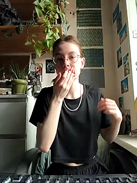 Snapshot of Shy_Bamby chatting on July 1, 2026, 10:39 am Shy Bamby online show from July 1, 2026, 10:39 am
