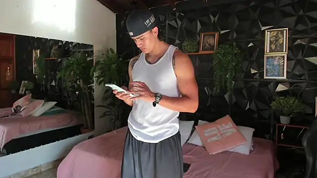Snapshot of elliot_colton chatting on June 11, 2026, 8:29 pm elliot colton online show from June 11, 2026, 8:29 pm