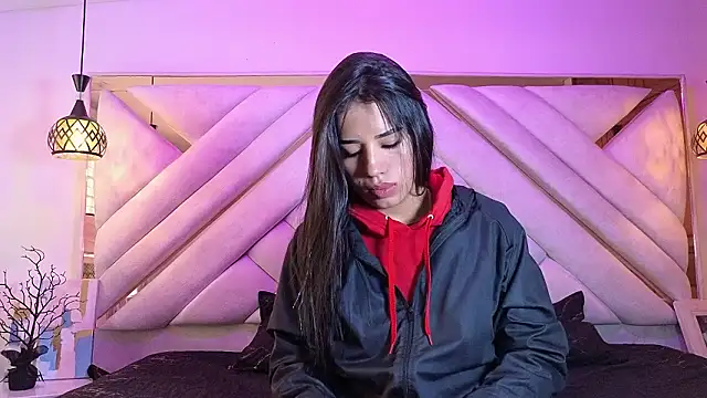 zoevg online show from March 21, 2026, 12:43 pm