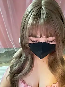 -Violet-t online show from April 4, 2026, 11:57 pm