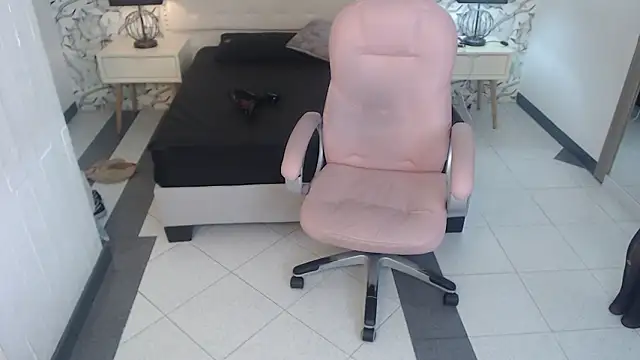 Snapshot of Venusandrea29 chatting on February 19, 2026, 12:01 pm Venusandrea29 online show from February 19, 2026, 12:01 pm