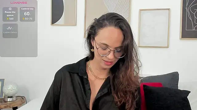 Julianneharris online show from March 19, 2026, 2:54 pm