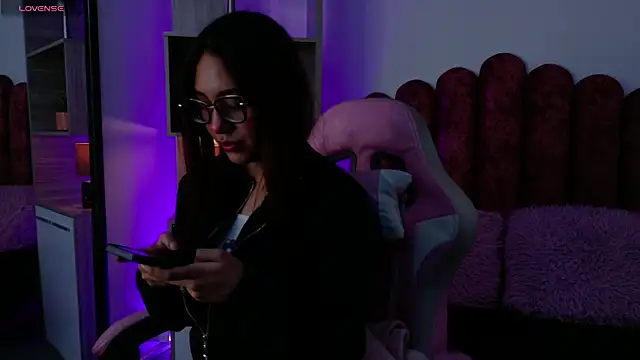 Valery Jones1 online show from February 17, 2026, 8:04 pm