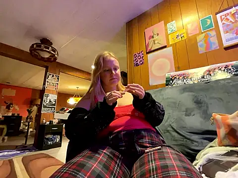 Snapshot of KinkiKat chatting on January 9, 2026, 1:30 am KinkiKat online show from January 9, 2026, 1:30 am