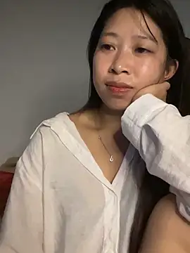 Snapshot of Mayly_lucky2 chatting on June 19, 2026, 1:43 am Mayly lucky2 online show from June 19, 2026, 1:43 am