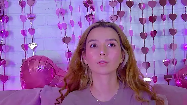 VanessaVienne online show from February 15, 2026, 4:25 pm