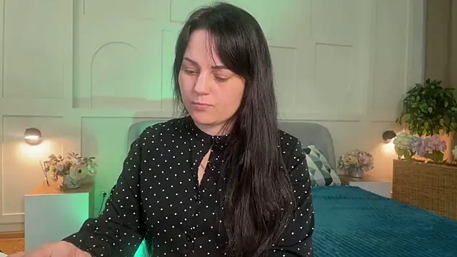  SilkyShadow  online show from March 22, 2026, 1:09 am