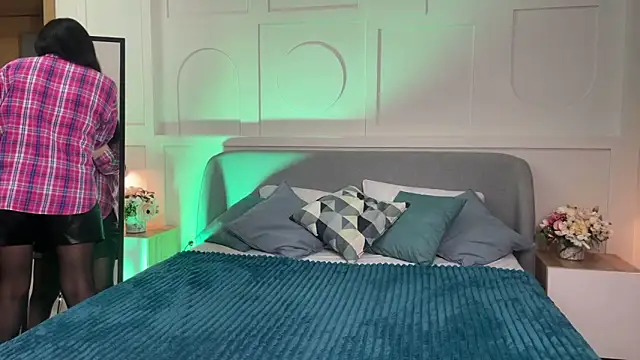  SilkyShadow  online show from April 19, 2026, 1:16 am