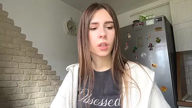 ElsieKuhlmann online show from April 7, 2026, 2:06 pm