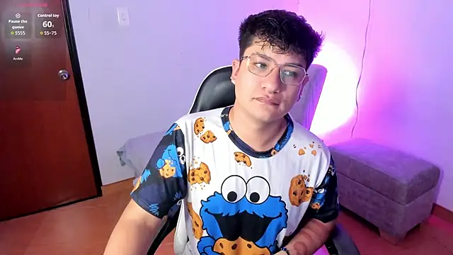 Snapshot of Theo_Rowan chatting on January 13, 2026, 9:25 am Theo Rowan online show from January 13, 2026, 9:25 am