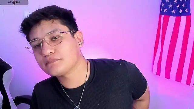 Snapshot of Theo_Rowan chatting on February 17, 2026, 8:15 pm Theo Rowan online show from February 17, 2026, 8:15 pm