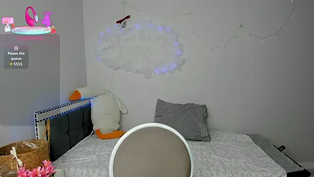 Snapshot of elina_syui chatting on March 1, 2026, 5:48 pm elina syui online show from March 1, 2026, 5:48 pm