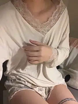 Linaa sexxy online show from April 14, 2026, 4:35 pm