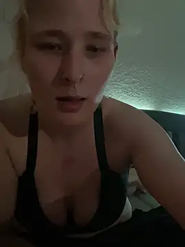 Snapshot of PurpleHazexx chatting on February 24, 2026, 9:57 pm PurpleHazexx online show from February 24, 2026, 9:57 pm