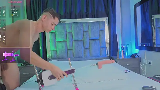 LeoMonnroe online show from March 25, 2026, 7:20 pm