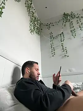 Ser02hot latino online show from March 4, 2026, 4:35 pm