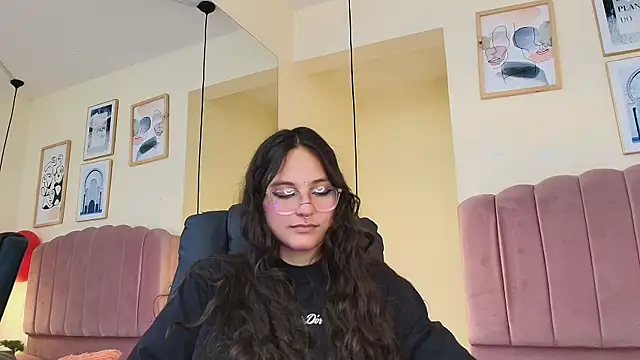 Hanabie  online show from February 22, 2026, 3:18 am