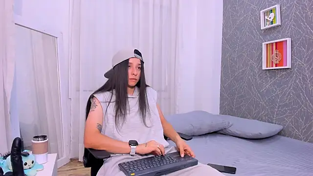 ViictoriiaSaenz online show from March 13, 2026, 6:36 pm