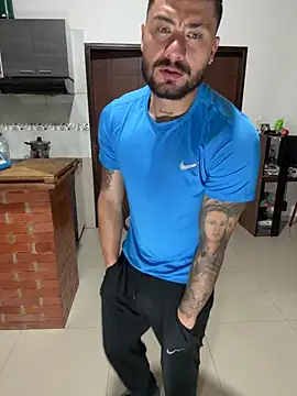 FrancoRossi  online show from February 6, 2026, 1:54 am