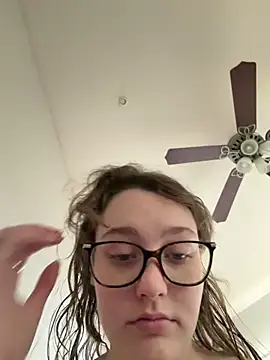 julia4thewin online show from March 5, 2026, 8:49 pm