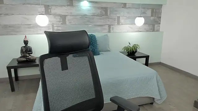 Abriil cutee online show from March 25, 2026, 6:03 pm