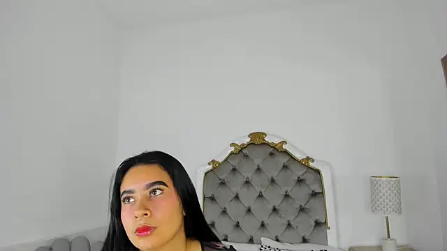 Snapshot of paulina_lux chatting on February 7, 2026, 2:21 pm paulina lux online show from February 7, 2026, 2:21 pm