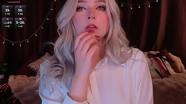 ShyniAlice online show from March 27, 2026, 5:24 am