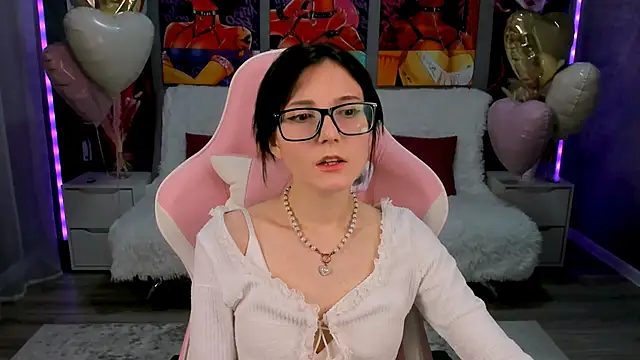 KikaOsterman online show from February 18, 2026, 1:07 pm