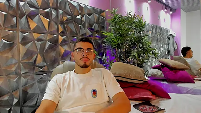 Snapshot of Jay_Grip chatting on March 27, 2026, 7:24 pm Jay Grip online show from March 27, 2026, 7:24 pm