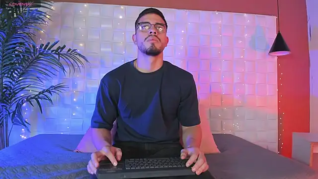 Snapshot of Jay_Grip chatting on April 15, 2026, 7:43 pm Jay Grip online show from April 15, 2026, 7:43 pm